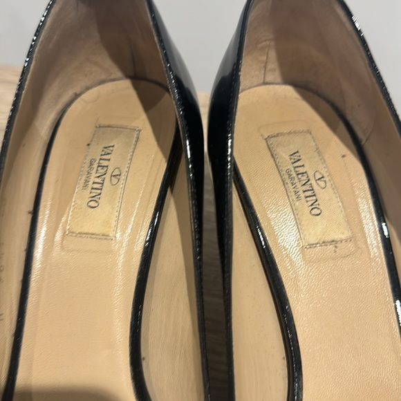 Pre-Owned VALENTINO Black Patent Leather Flat Bow Peep Toe Pumps Sz 40 - Picture 3 of 9
